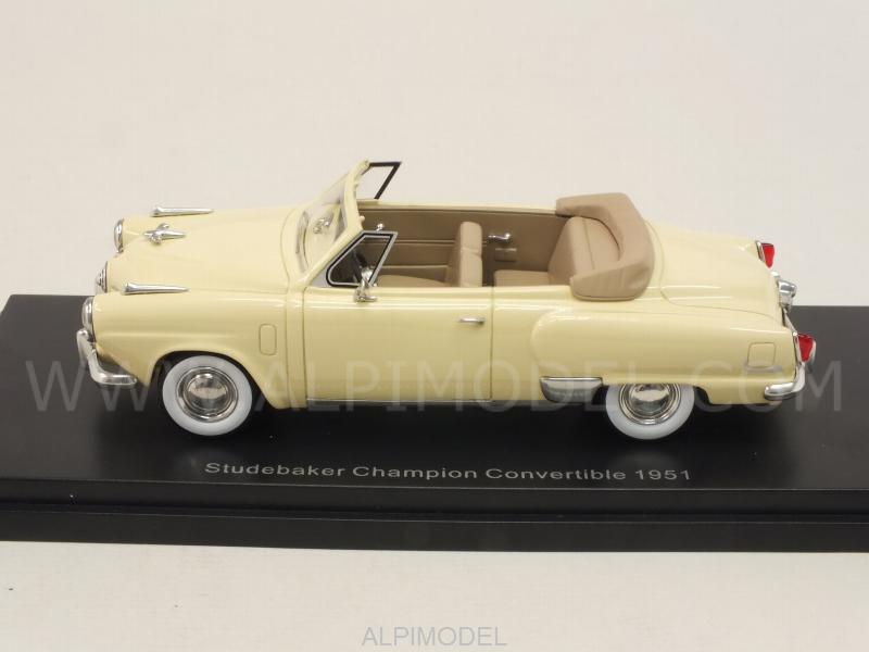 Studebaker Champion 2-door Convertible 1951  (Light Yellow) - best-of-show