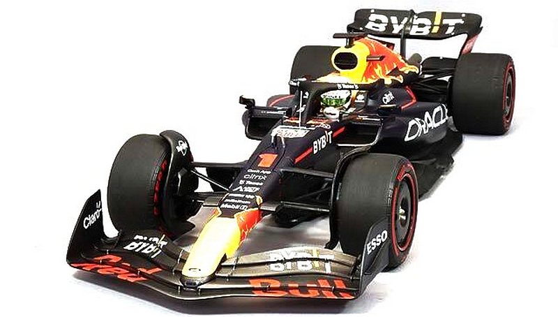 Red Bull RB18 #1 Winner GP Hungary 2022 Max Verstappen World Champion by minichamps