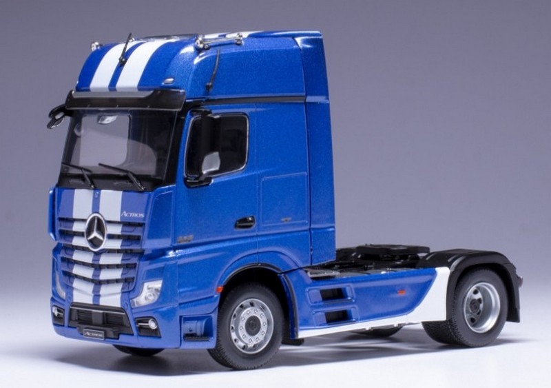 Mercedes Actros MP4 Truck (Blue) by ixo-models