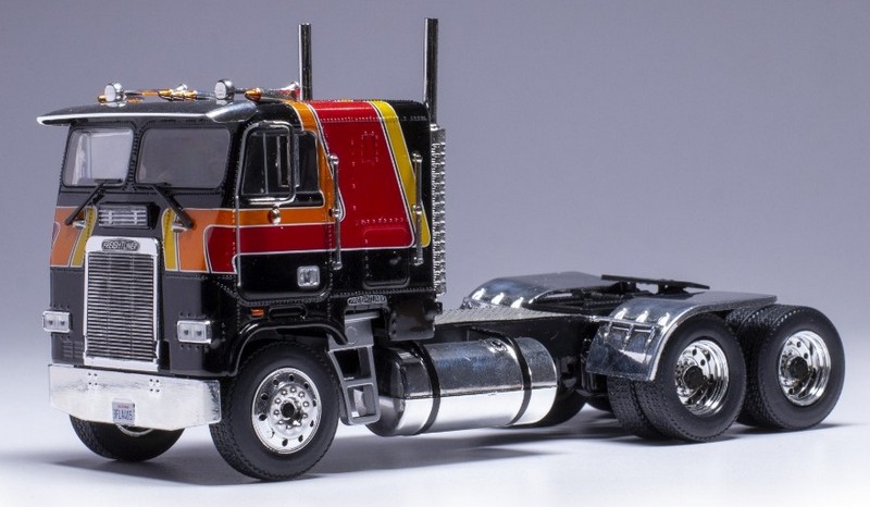 Freightliner FLA Truck 1993 (Black/Orange) by ixo-models