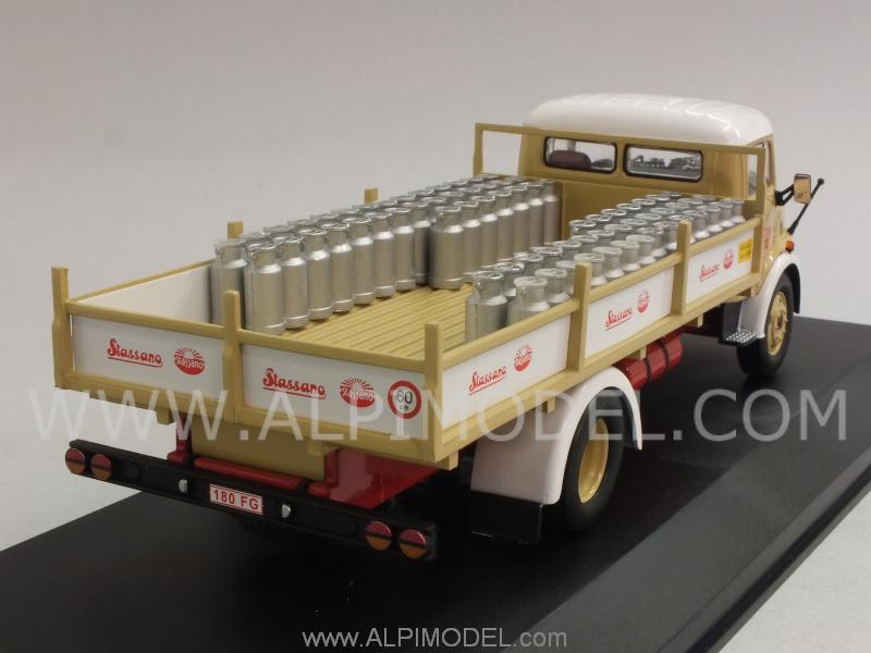 Mercedes 1113 truck Stassano Milk 1967 - ixo-models