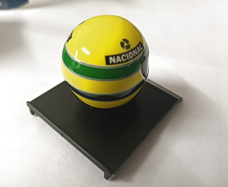 Helmet Ayrton Senna 1985 Lotus (1/10 scale - 2.5cm) - minichamps