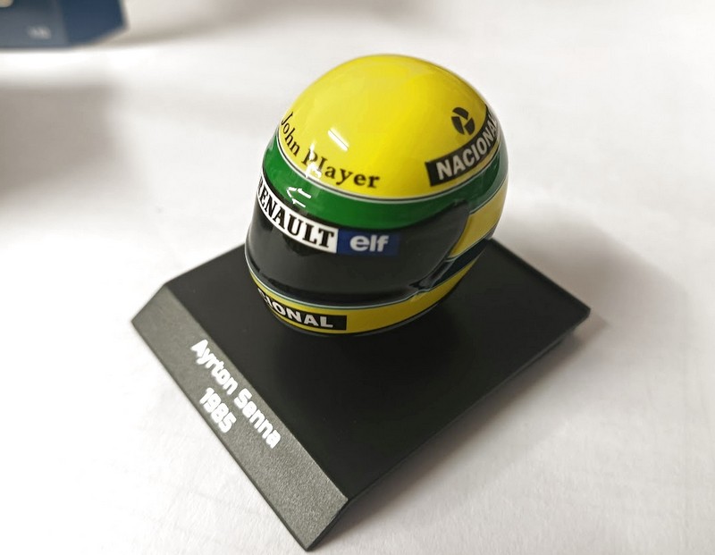 Helmet Ayrton Senna 1985 Lotus (1/10 scale - 2.5cm) - minichamps
