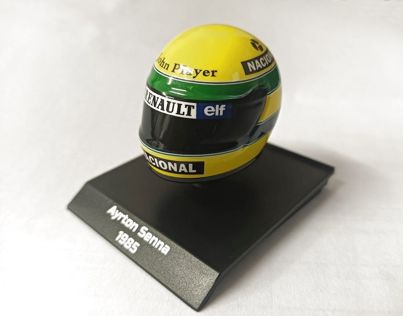 Helmet Ayrton Senna 1985 Lotus (1/10 scale - 2.5cm) by minichamps