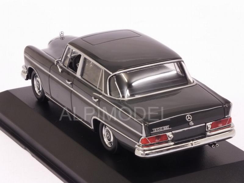 Mercedes 300 SE Lang 1963 (Dark Grey) 'Maxichamps' Edition - minichamps