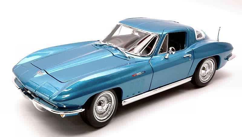 Chevrolet Corvette 1965 (Metallic Light Blue) by maisto