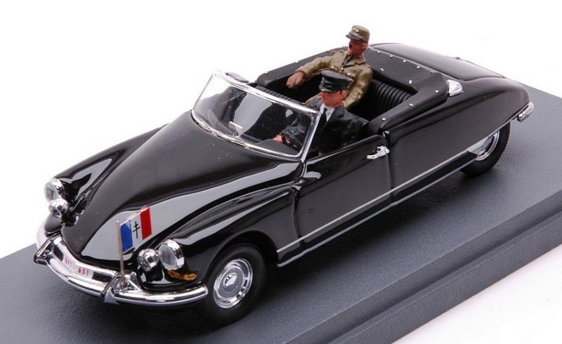 Citroen DS Cabrio General Charles De Gaulle - Djibuti 1959 (with figurines) by rio