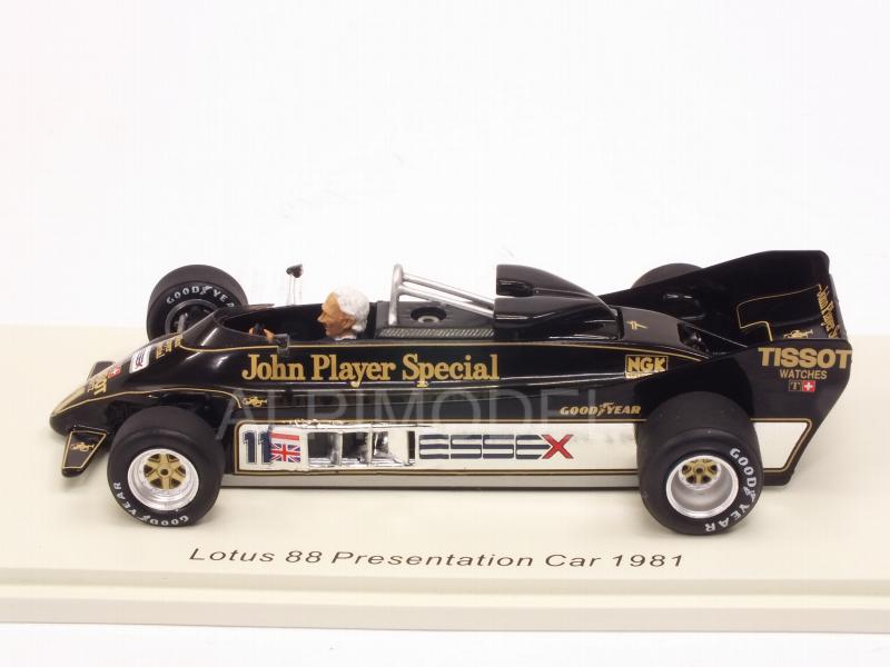 Lotus 88 #11 Presentation Car 1981 (with Colin Chapman figurine) - spark-model